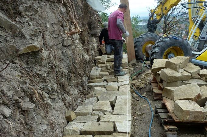 Aufbau einer Trockenmauer auf dem Asperg